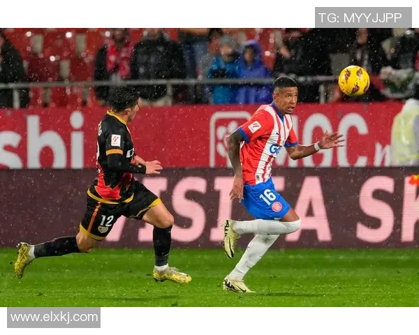 聚焦足球球星cailiao成长之路与赛场辉煌瞬间全面解析